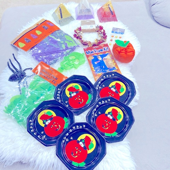 Vintage & New Fall Halloween Lot of Items Home Decor & Kid's + One Free Candle ! - Picture 1 of 8